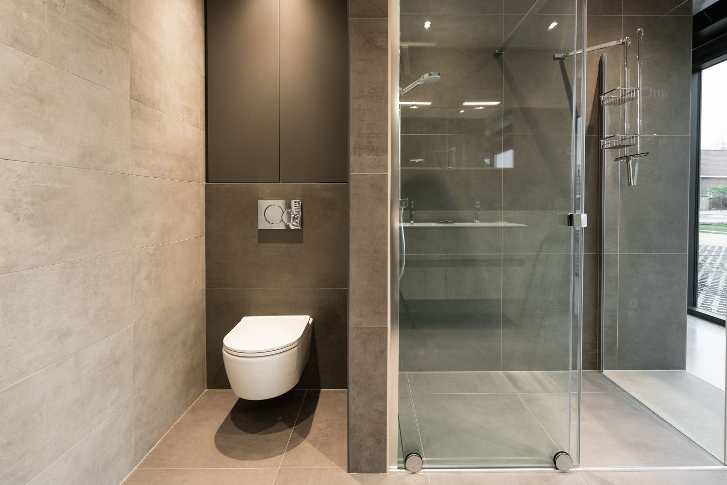 Moderne badkamer - detail toilet en douche